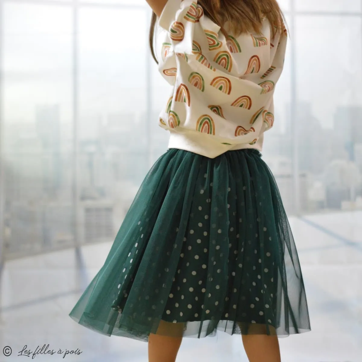 Tutoriel couture : Créez votre jupe en tulle souple en 1h30 ! 4 Look jupe en tulle et top Norino troué